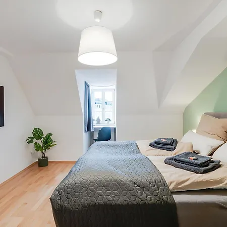 Urban Jungle Design - Historic Center With Free Parking & Panoramic View By Hero Homes * Graz