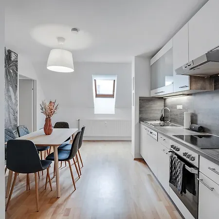 Schlossberg Panorama - 3br & Free Parking In Altstadt By Hero Homes דירה *