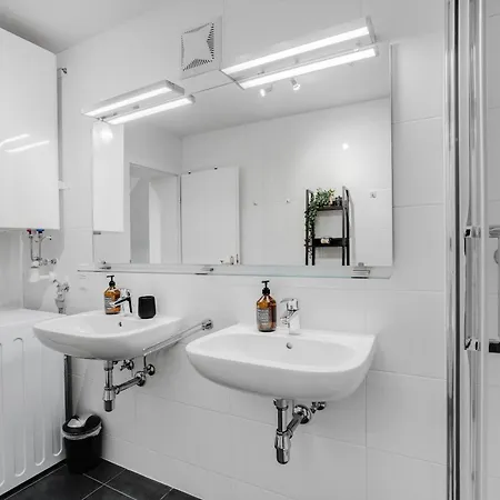 Apartment Schlossberg Panorama - 3br&free Parking In Altstadt By Hero Homes *