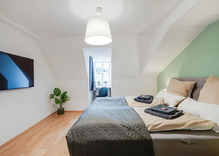 Urban Jungle Design - Historic Center With Free Parking & Panoramic View By Hero Homes * Graz